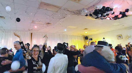 â€‹Crowd rings in 2023 at Kincardine Legion New Yearâ€™s Eve Dance