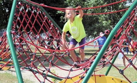 Crowd of children takes part in first Cheetahs Fun Run in Kincardine