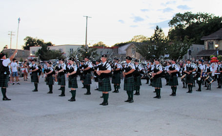 Kincardine Scottish Pipe Band sparkles in final Saturday Night Parade