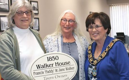 Heritage plaques presented for Walker House, Library and old post office