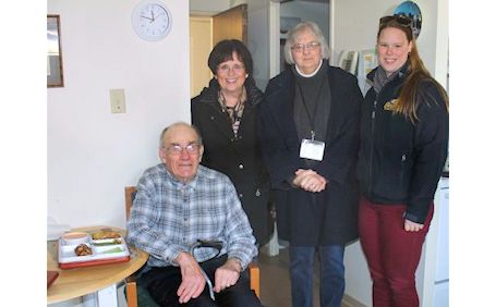 Kincardine mayor helps deliver Meals on Wheels