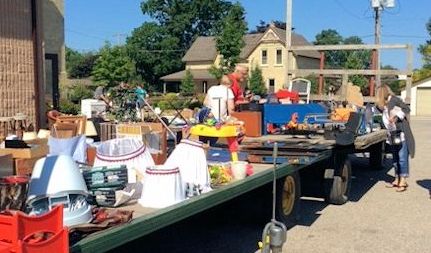 Tiverton Presbyterian Church hosts successful yard sale