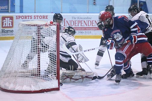 Bulldogs down Flyers, 6-3, to maintain third place in the league