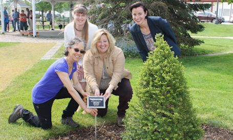 Crowd celebrates 250,000th tree planted in Pine River Watershed