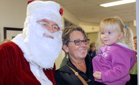 Santa stops in for visit at Kincardine hospital auxiliary boutique