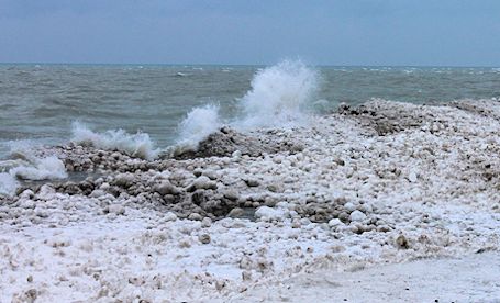 Strong wind causes wicked wave action along Lake Huron shoreline at Kincardine